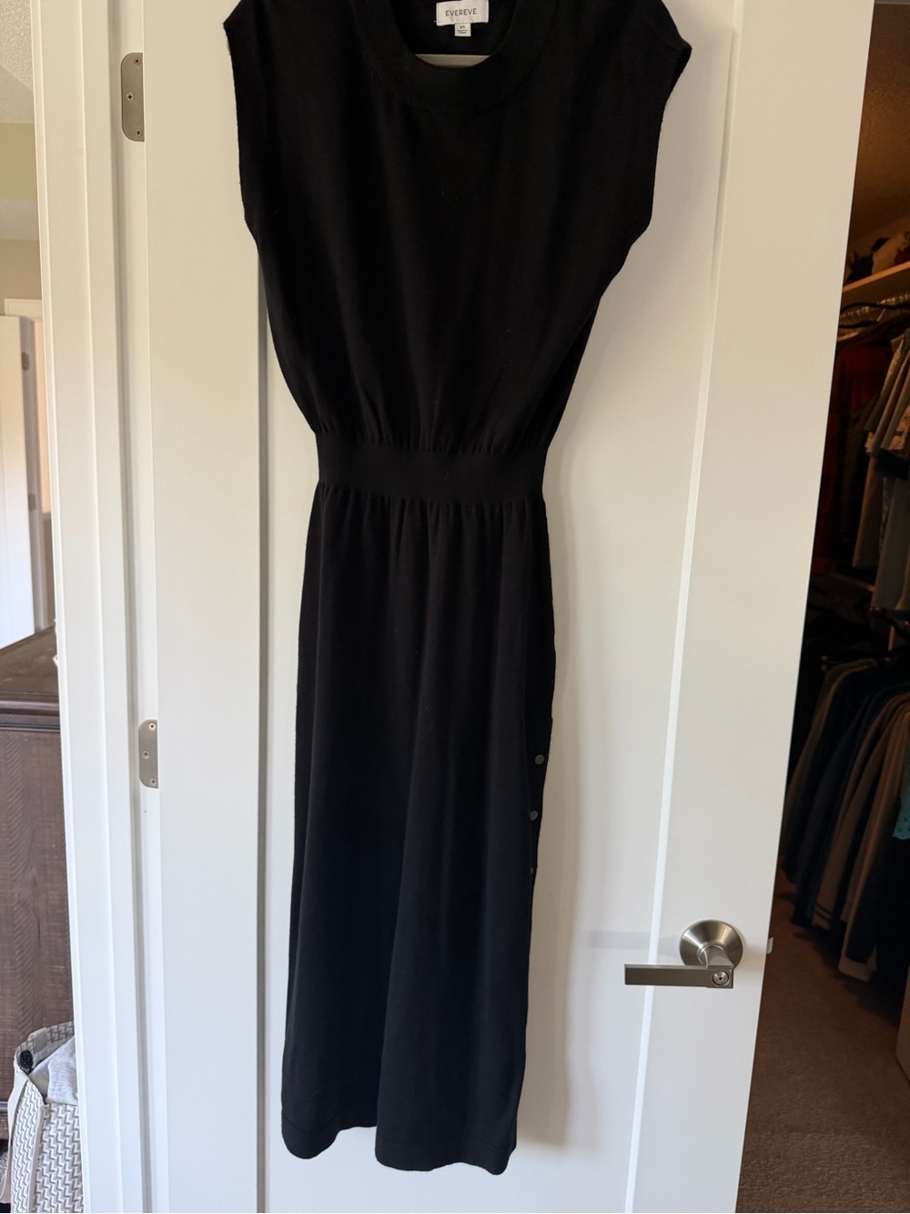 Evereve Black Sleeveless Elastic-Waist Maxi with Side Button Detail